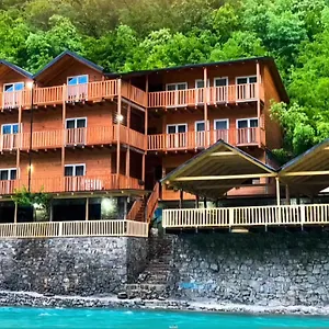 Bed & Breakfast Livadhi Komani Moll' e Shoshit